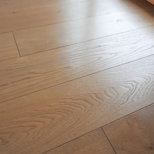 Détail parquet grandes lattes